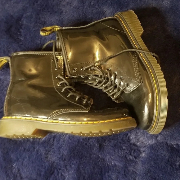 Youth black doc martens, size 2 - Picture 2 of 7